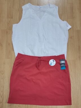 STEAL$$$ Lee Women's Coral Red Pull-On Mini Skirt With White Top BUNDLE